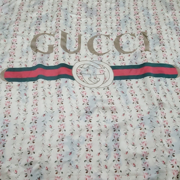 Gucci scarf - Picture 1 of 3